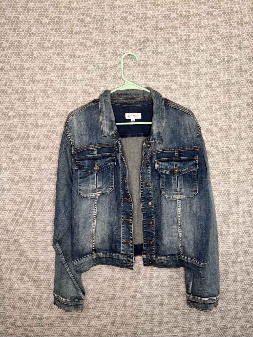 LILA RYAN Womens XL Faded Blue Denim Jacket with Chest Pockets